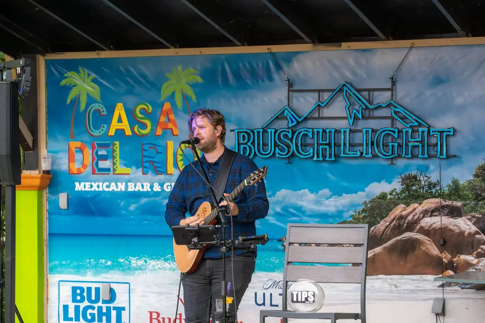 Live acoustic act on the beach-mural stage